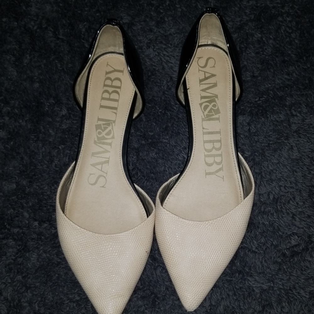 Pointy toe flats! Classy and comfortable!!